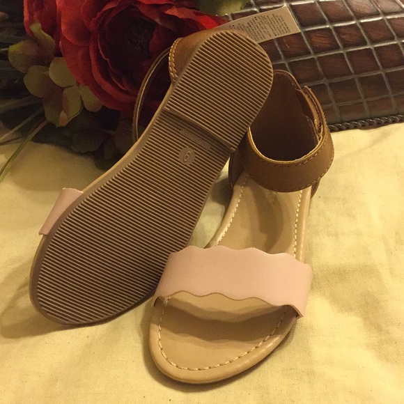 New old navy sandals - Picture 4 of 5